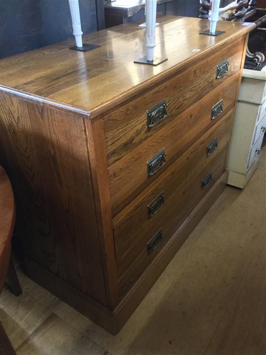 Oak chest of drawers